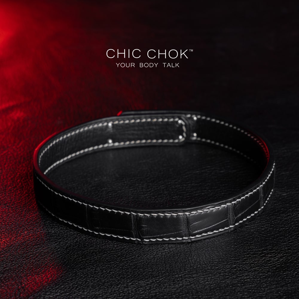 chicchok North American Alligator Collar Black crocodile leather with white knitted thread, hand-knitted to create a striking black and white combination