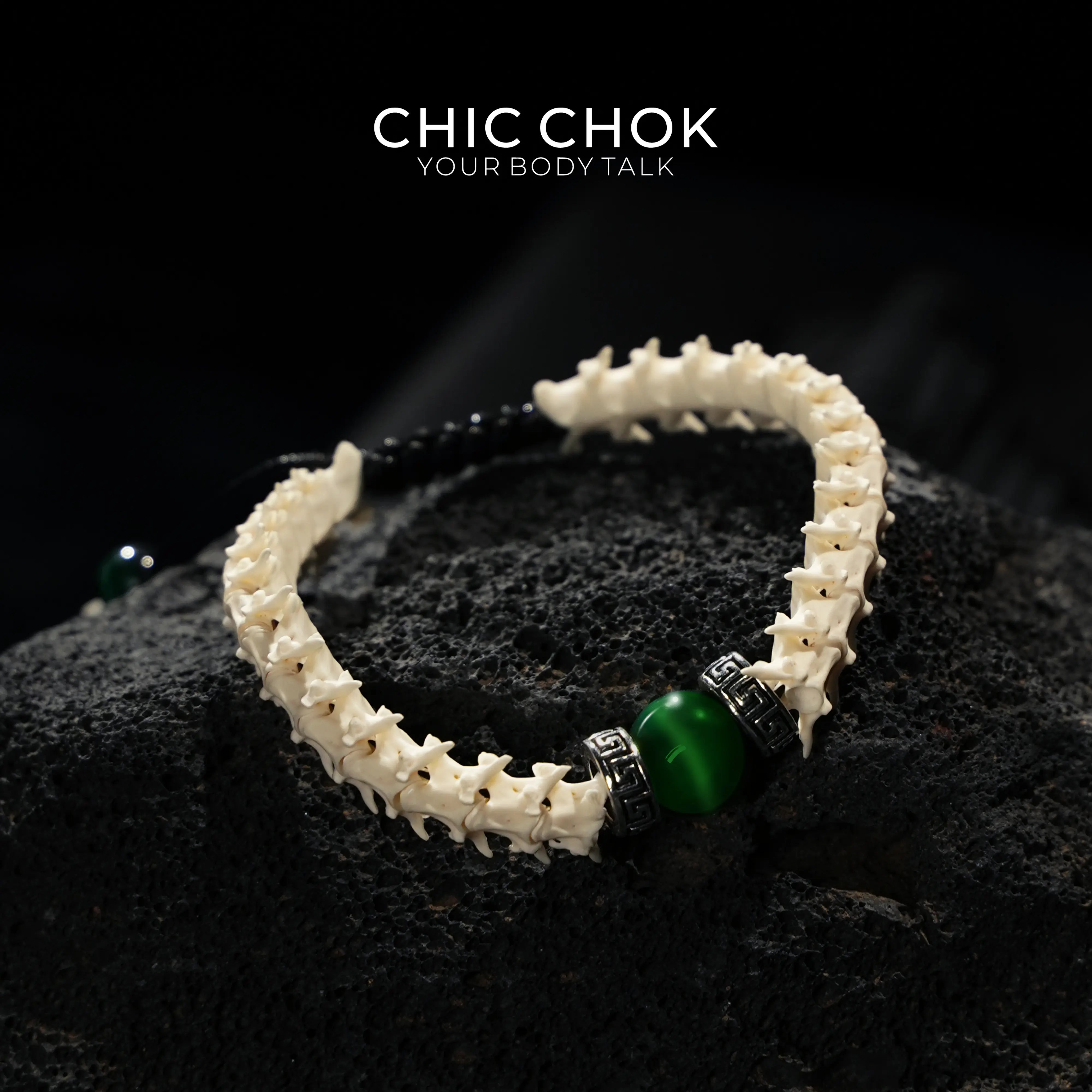 Thorn-Green Jade Eyes