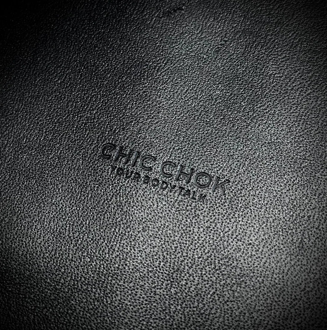 CHICCHOK [Breathless] Pulling Fashion and Fun Choker Python texture leather - CHICCHOK