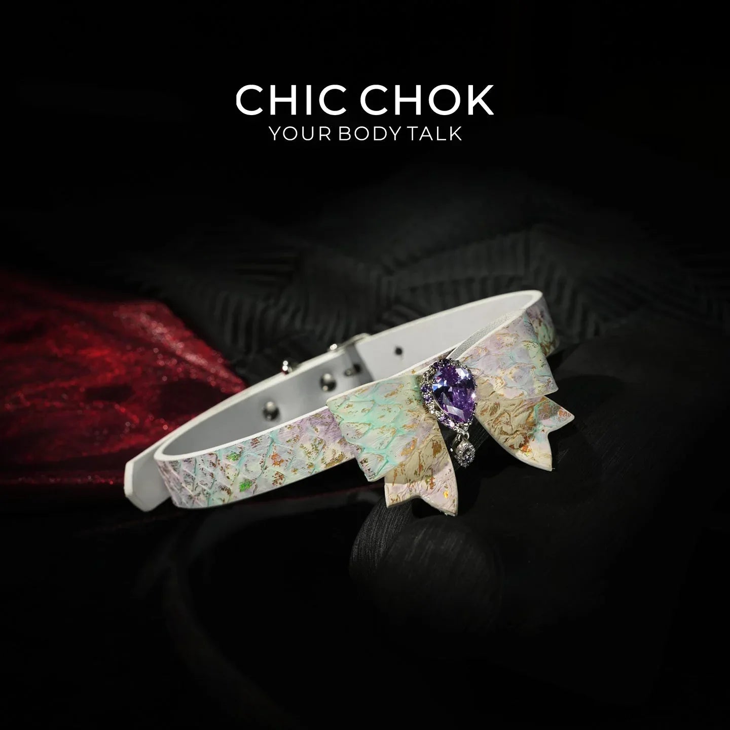 CHIC CHOK: Tranquil Abundance Pearly Iridescent Shell Textured Bow Necklace - CHICCHOK - Choker